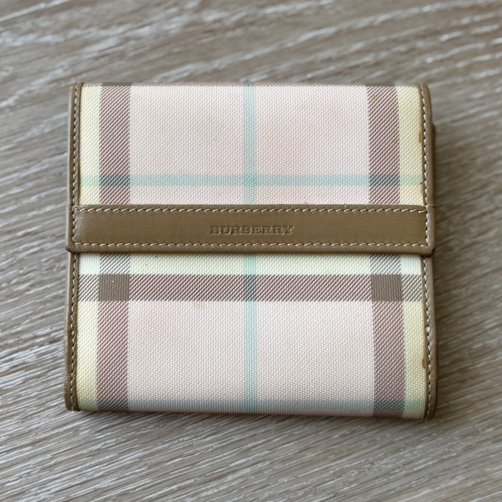 Burberry Light Pink Wallet – Great Condition